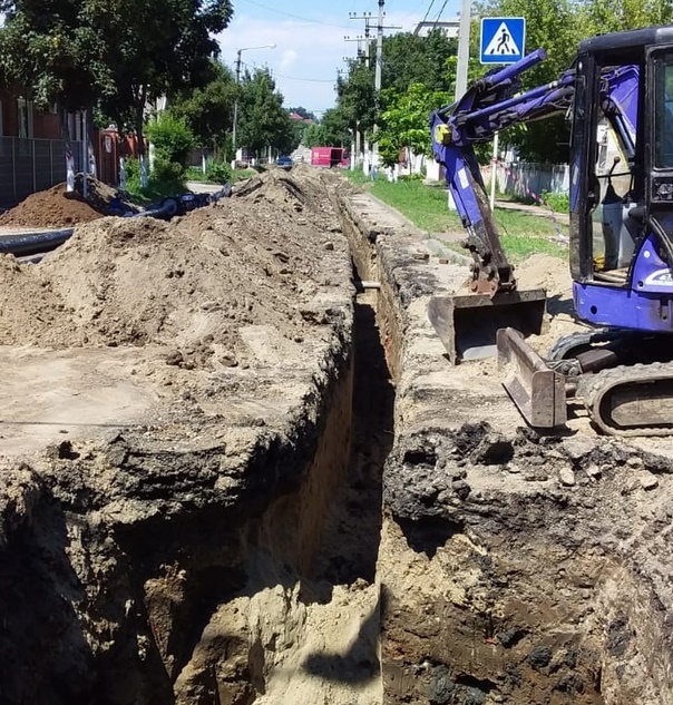 Работы на водопроводе по ул. Октябрьская продолжаются