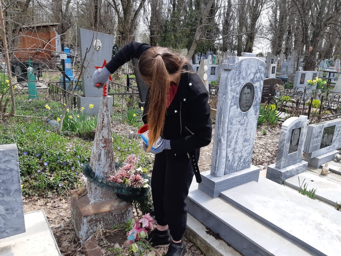 Устьлабинцы начали работы по косметическому ремонту памятников ветеранам Великой Отечественной войны