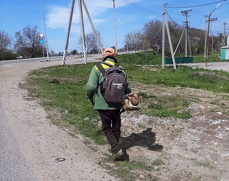 В Усть-Лабинске продолжаются работы по наведению порядка