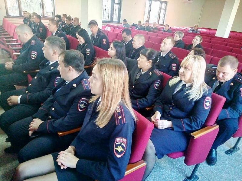 Поздравили участковых