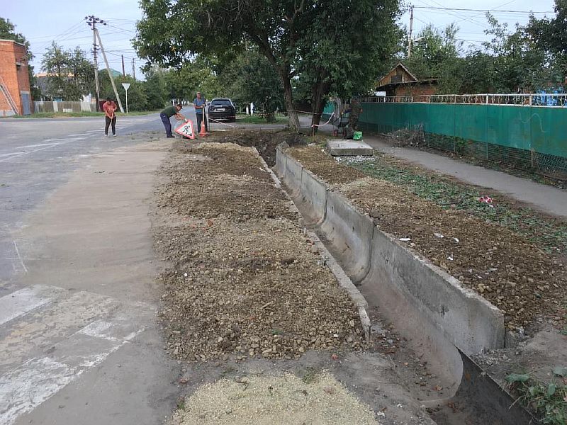 МБУ "Город" продолжает наводить порядок на улицах Усть-Лабинска