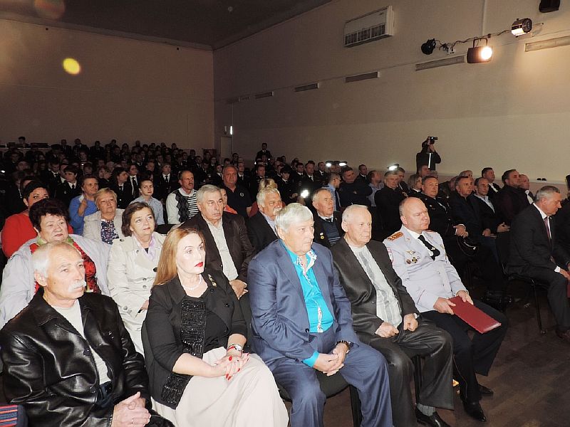 Сотрудники органов внутренних дел принимали поздравления