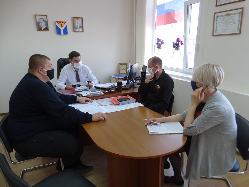 Глава Усть-Лабинска Станислав Гайнюченко провёл приём граждан в телефонном режиме