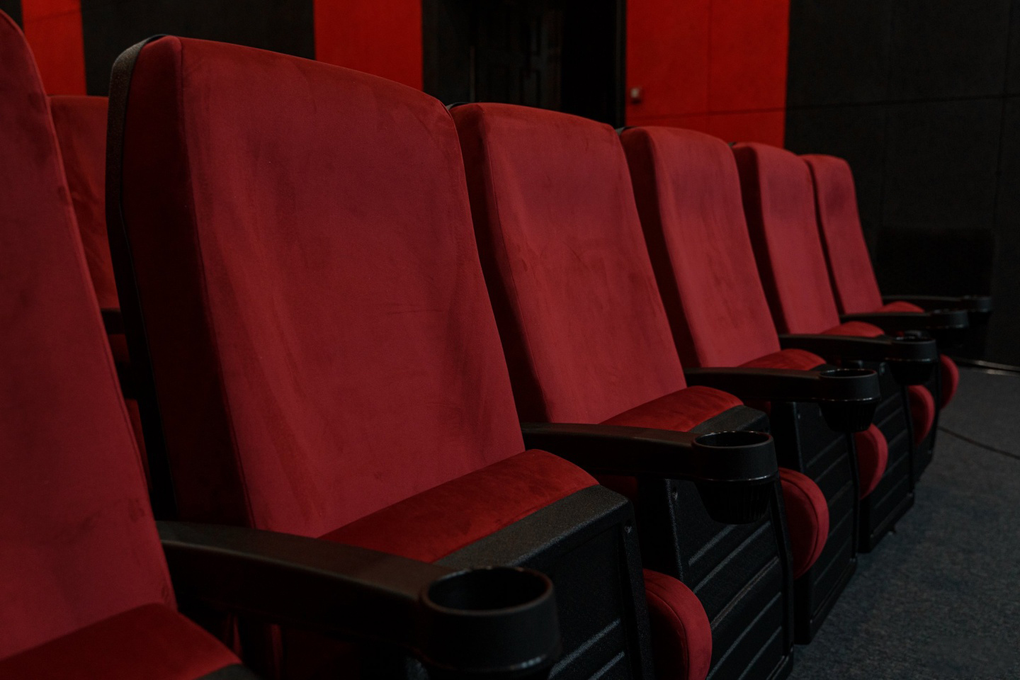 Что идет в кино?