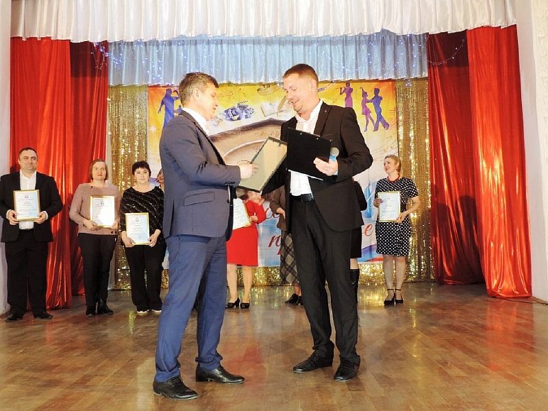 Глава города Сергей Выскубов поздравил культработников с профессиональным праздником