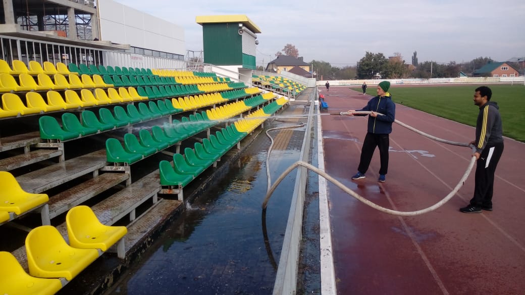 На стадионе "Кубань" проходит подготовка к зимнему сезону.