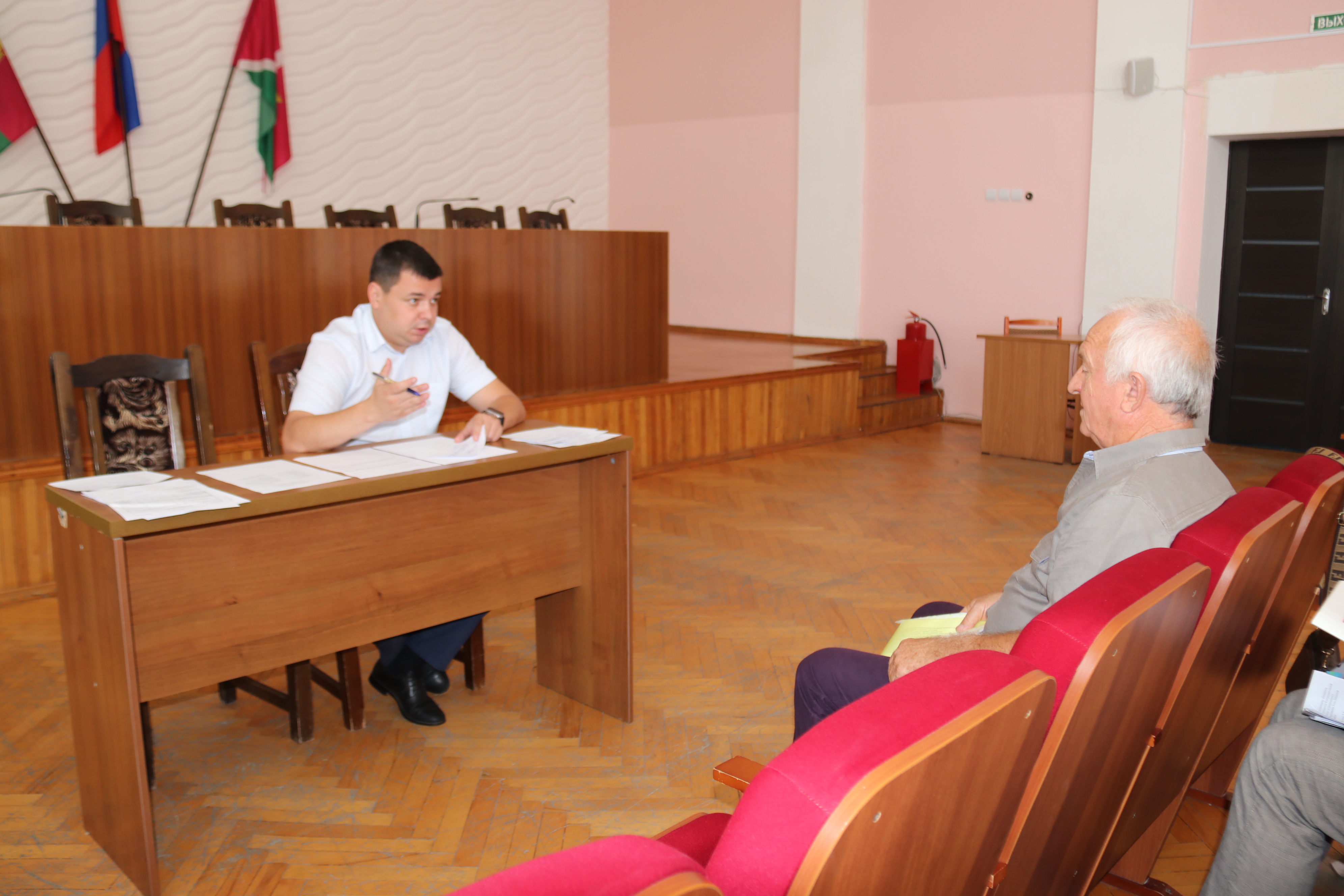 Исполняющий обязанности главы города Дмитрий Смирнов
