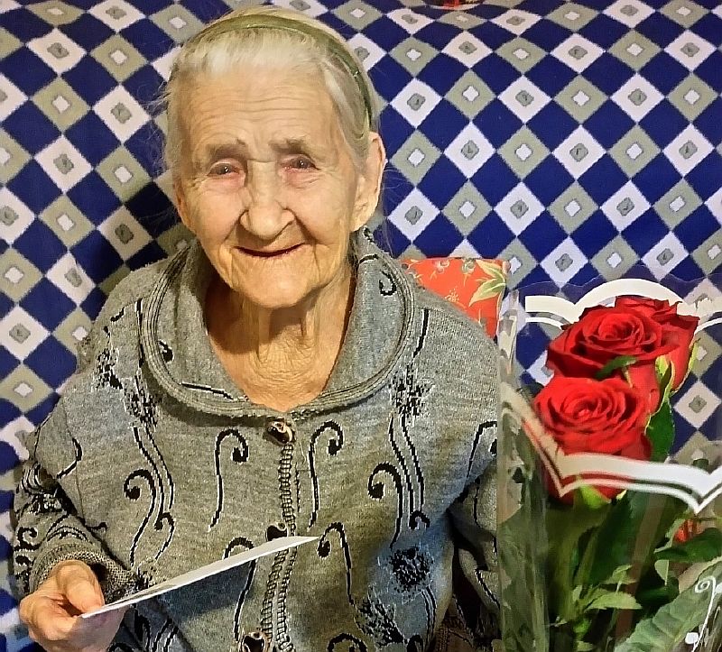 Ветераны Усть-Лабинска продолжают получать поздравления