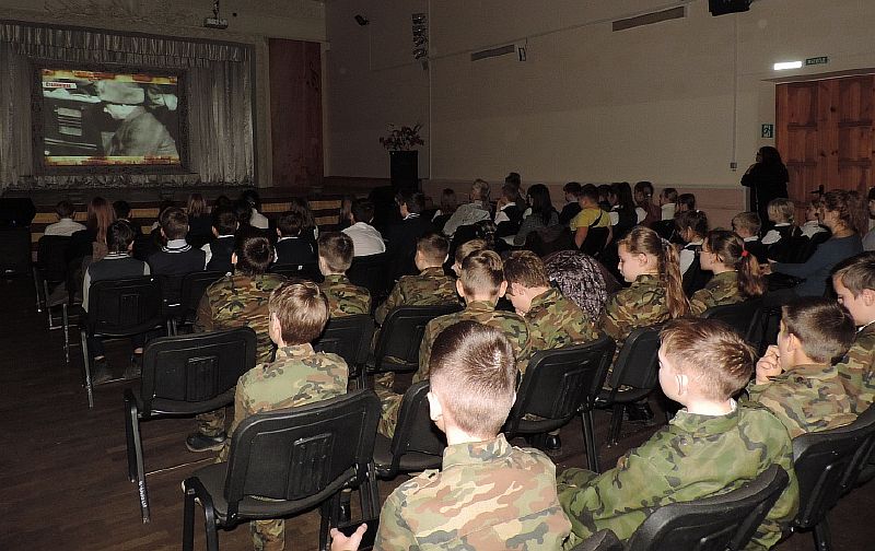 Торжественно-памятные мероприятия, посвященные 77-летию Сталинградской битвы, прошли в Усть-Лабинском Доме культуры