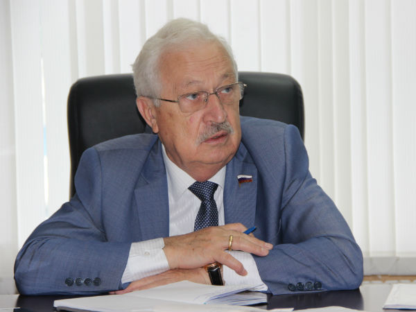 Депутат ЗСК Алексей Езубов о мониторинге лекарств и горячего питания в школах