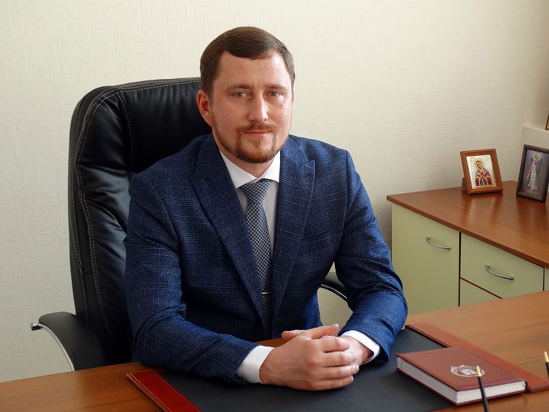 Поздравление исполняющего обязанности главы Усть-Лабинска Александра Мандрина с Международным женским днём