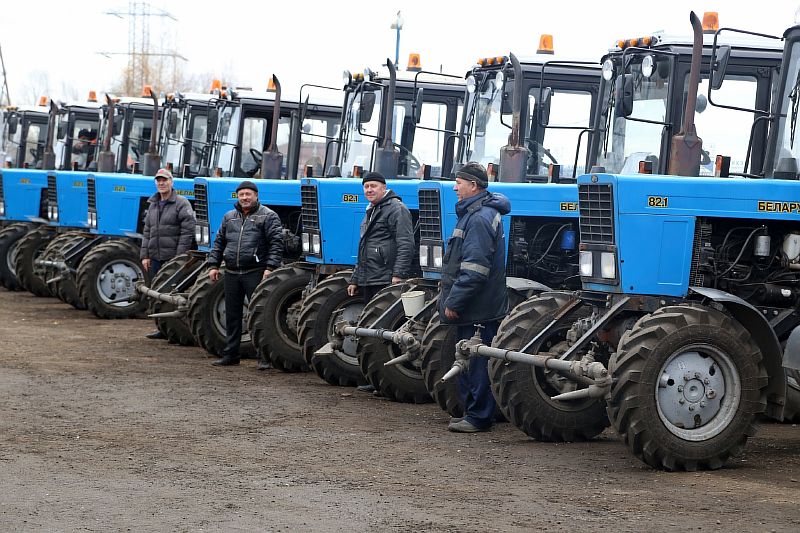 В МКУ "Чистый город" срочно требуется тракторист.