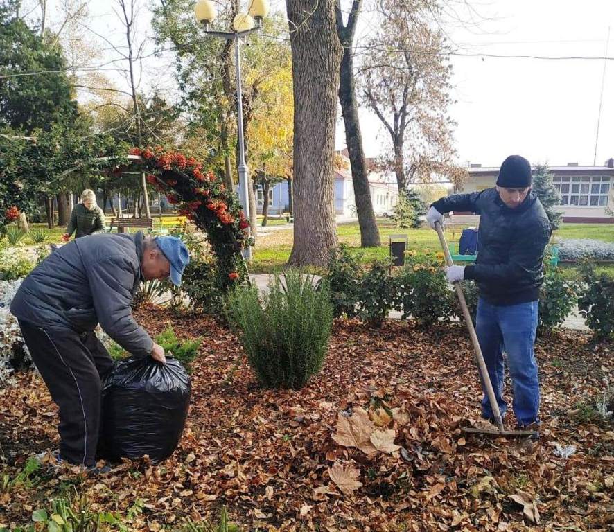 Навели порядок в парке