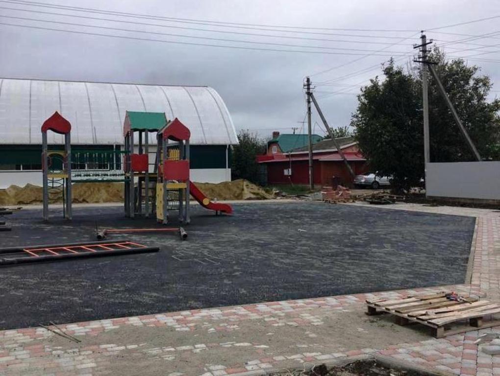 Строительство сквера: заканчиваются работы по укладке тротуарной плитки