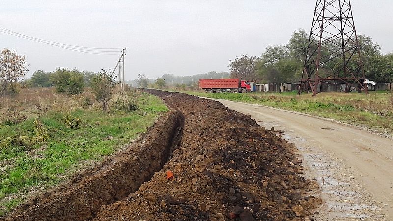 Работы по замене магистральной трубы водопроводной сети