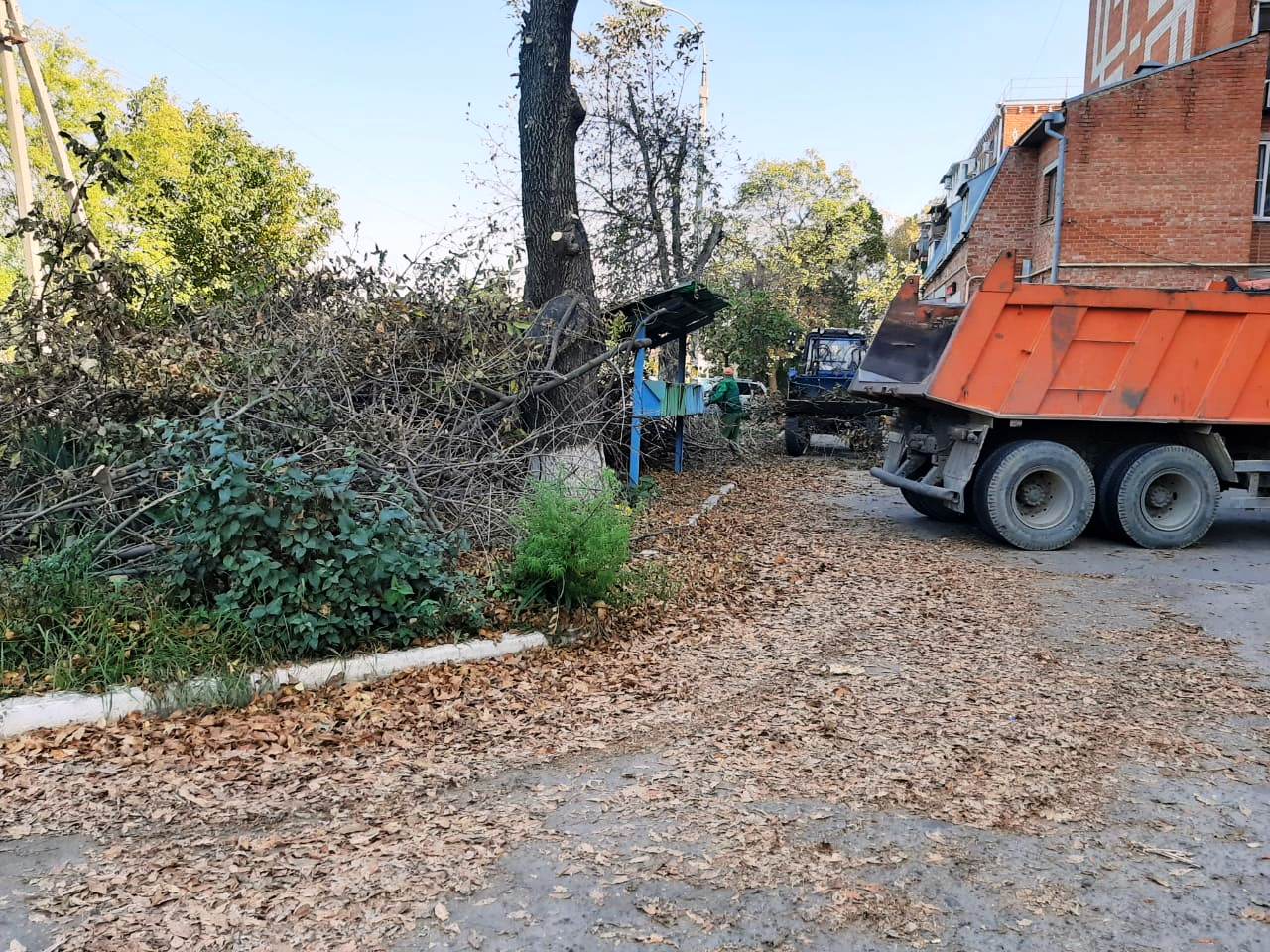 Продолжаются работы по благоустройству и наведению санитарного порядка