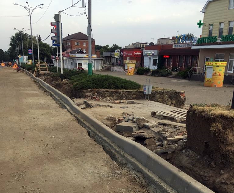Работы по благоустройству ул. Ленина продолжаются