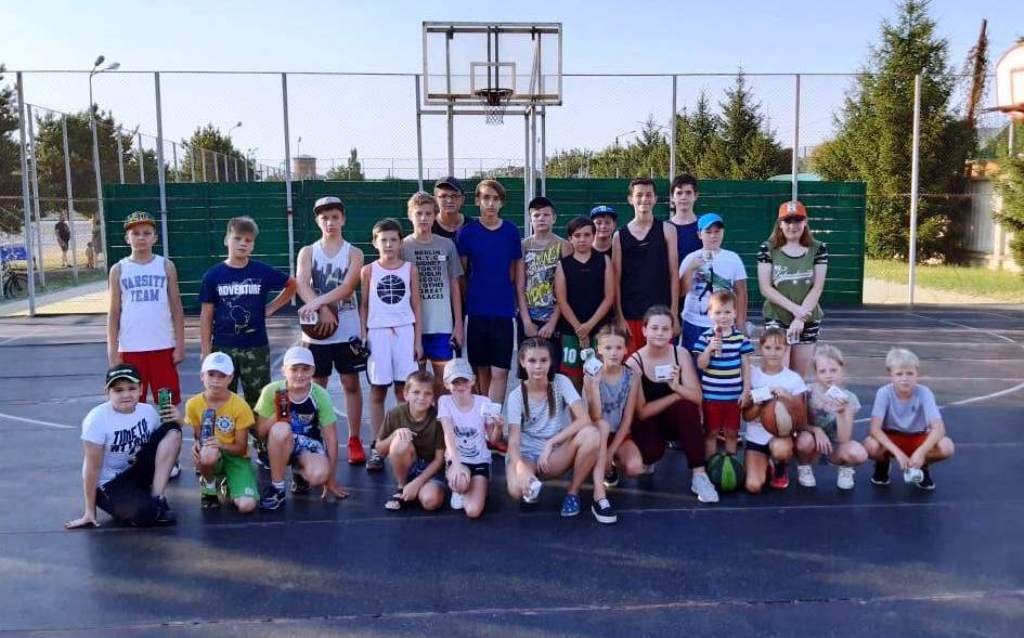 На стадионе соревновались снайперы… баскетбола