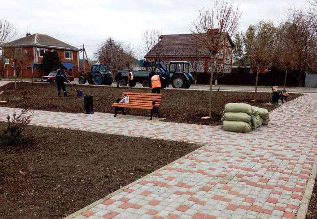 Благоустройство сквера на улице Центральной