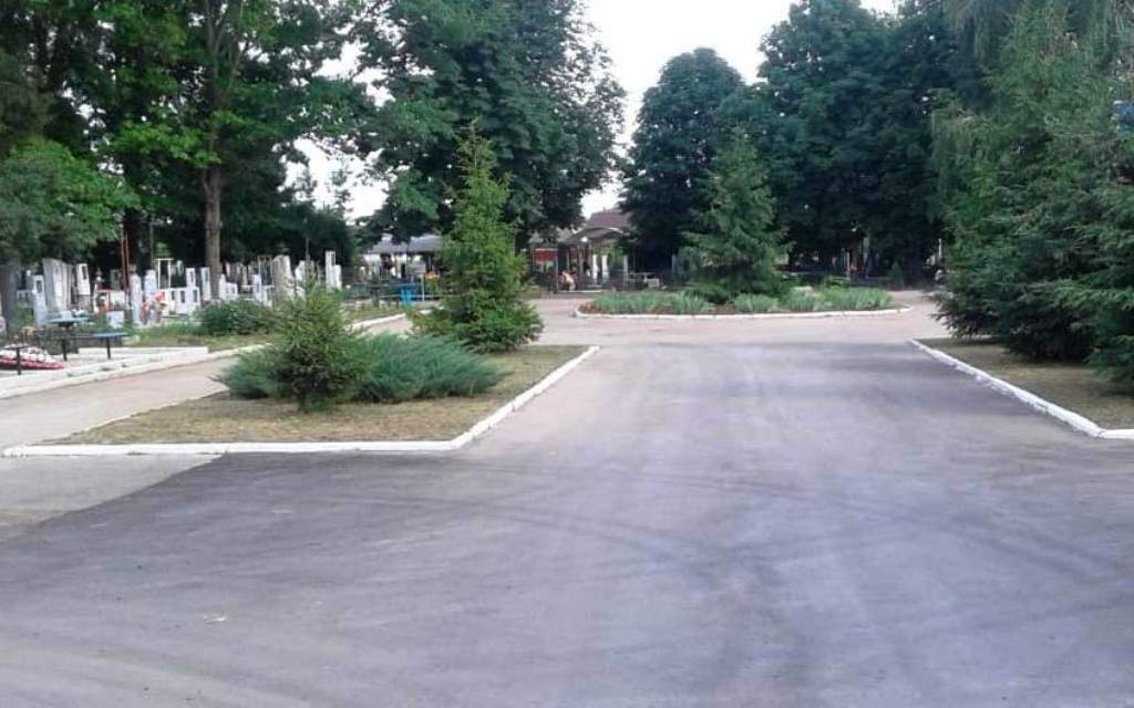 МБУ «Город» наводит порядок на кладбище по улице Звёздной