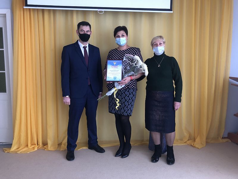 Мэр города Усть-Лабинска Станислав Гайнюченко поздравил Олесю Надденную