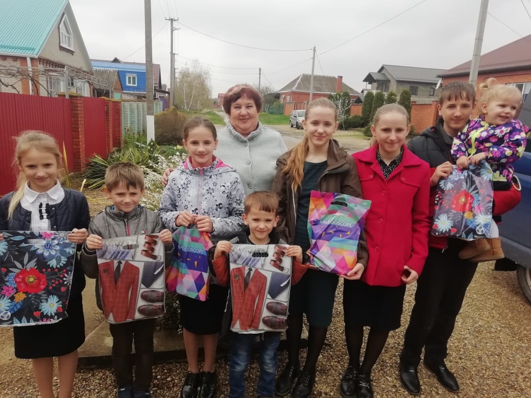 Конкурс детских рисунков на тему "Мир глазами Гагарина"