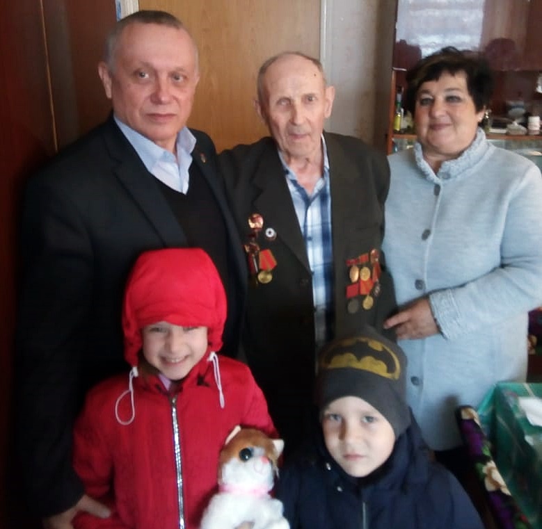 Ветерана Великой Отечественной войны поздравили с 75-летием Победы