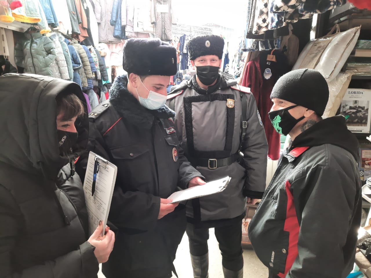 В Усть-Лабинске продолжаются рейды по соблюдению масочного режима