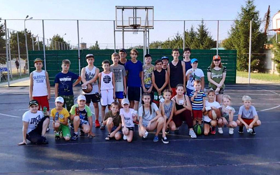 На стадионе соревновались снайперы… баскетбола