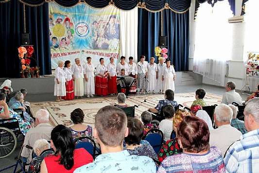 С поздравлениями – в дом-интернат