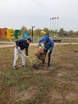 На озере Копытце прошел субботник.