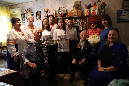 Свой 96-ой день рождения отмечает ...