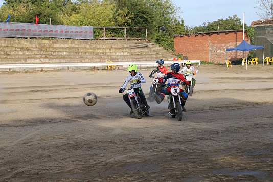 Стартовали первенство Краснодарского края по мотоболу и турнир, посвященный памяти погибшим на СВО.