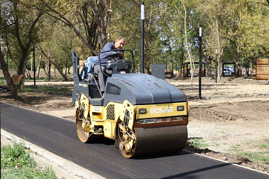 В городе продолжаются работы на благоустраиваемых объектах