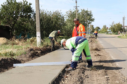 Работы по благоустройству территории города