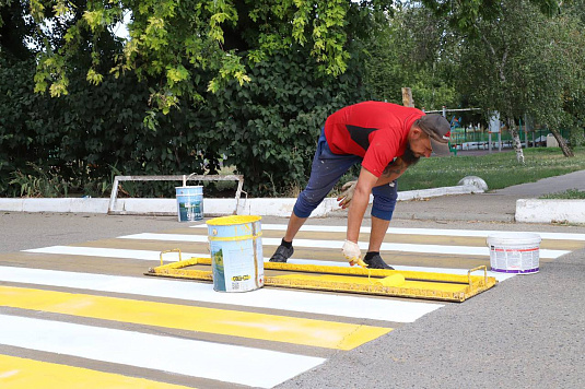 Сотрудники МКУ "Чистый город" в ежедневном режиме...