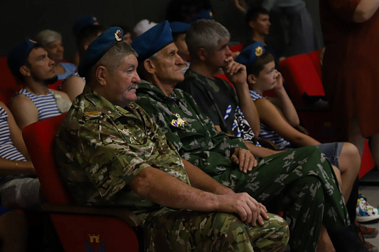 Сегодня в городском Доме культуры прошёл концерт «Слава ВДВ»