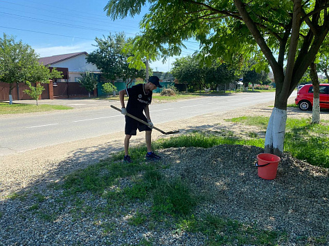 Волонтеры молодежного центра «Вектор» оказывают помощь семьям участников СВО.