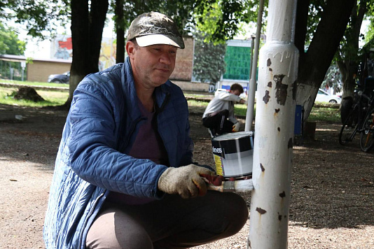 Рабочую неделю в нашем поселении завершаем наведением санитарного порядка в городе.