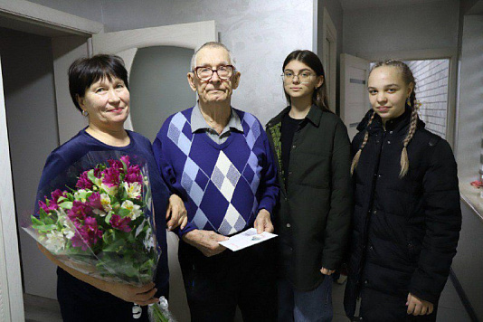 Молодежь города поздравила труженика тыла  ВОВ с 95-летним юбилеем