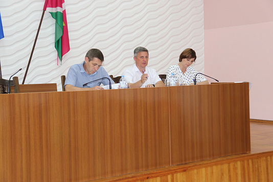 В большом зале администрации состоялось заседание