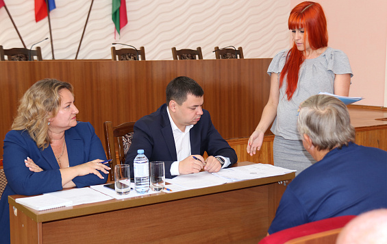 Приём граждан провёл