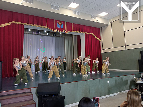 «Зажигай! Встречаем Первомай!»