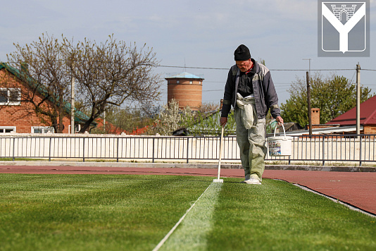 Субботник на стадионе