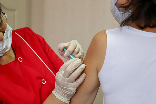 Ревакцинацию от коронавируса прошли более 45 тысяч жителей Кубани