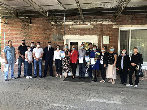 Учреждения Усть-Лабинска поздравили с юбилеем