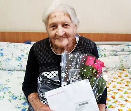 Ветеран Усть-Лабинска получила поздравление с юбилеем из Кремля