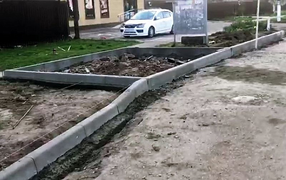 В Усть-Лабинске обустраивают остановочные карманы и ремонтируют дорожные ограждения