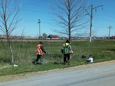 Специалисты продолжают наводить порядок на улицах Усть-Лабинска
