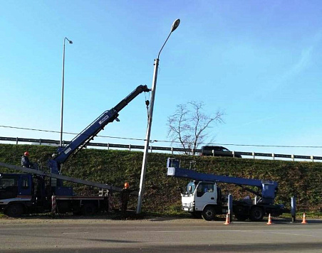 Заменили аварийные опоры освещения